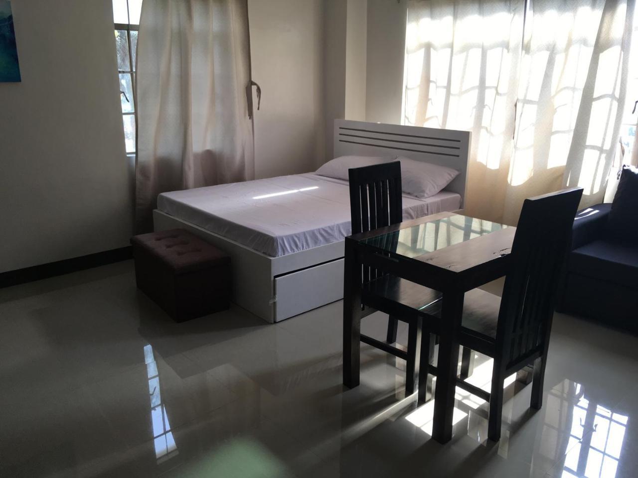 Beinte Singko De Marso Apartments Candon Εξωτερικό φωτογραφία